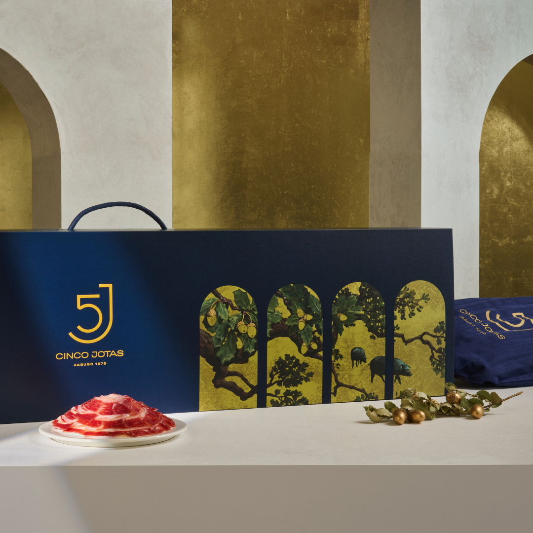EXCLUSIVE COLLECTION Cinco Jotas Golden Paradise Acorn-Fed 100% Ibérico Shoulder Ham "Pata Negra" 5–6 kg Gift Set